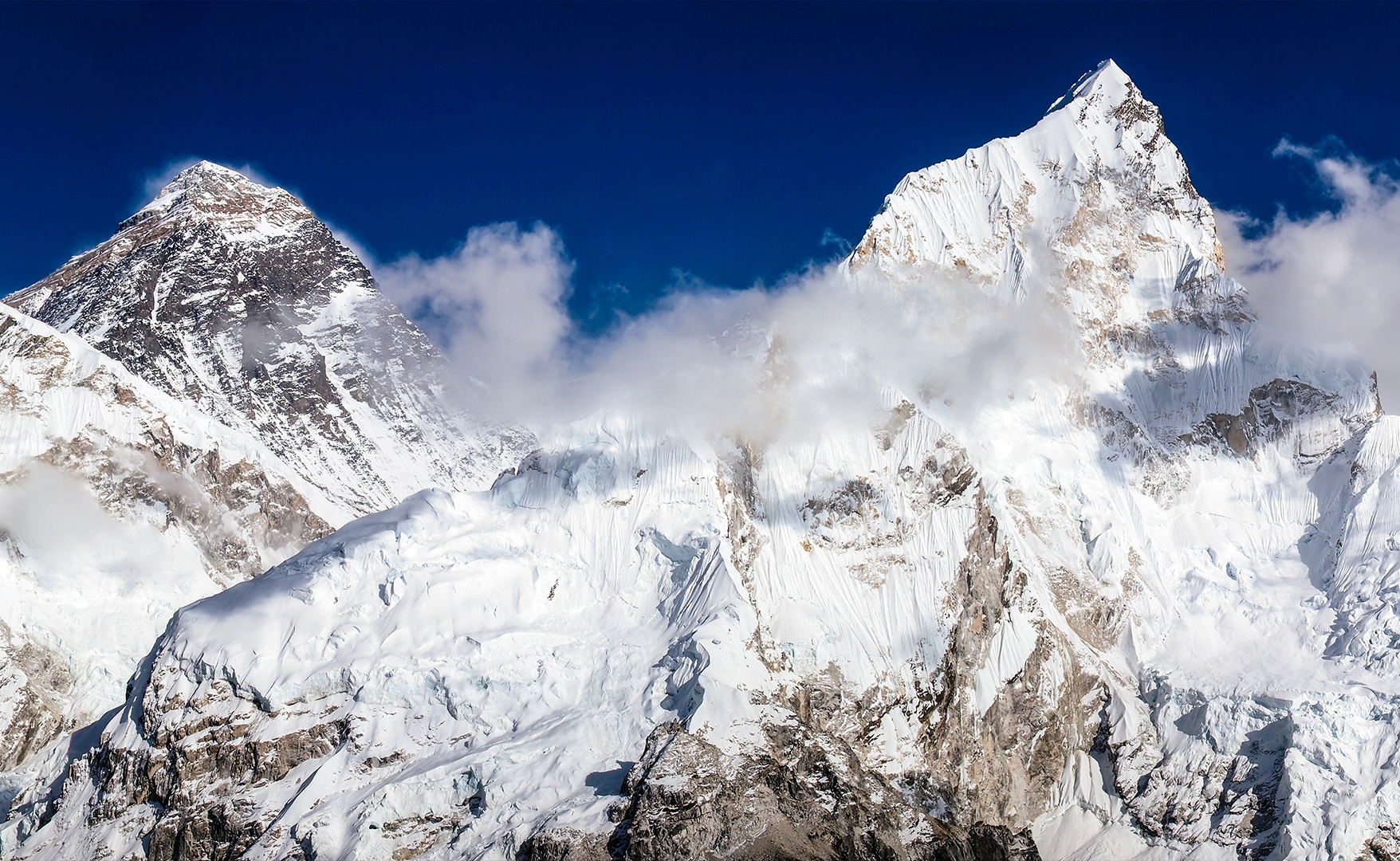 Mount Everest (8.848,86 m) – Himalaya, Nepal/China Der höchste Berg der Welt und ein Mythos unter Bergsteigern. Er gilt als Symbol für Grenzerfahrungen und große Träume.
