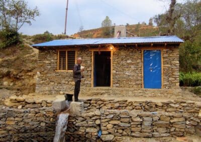 Hilfe durch nachhaltige Energie – ein Wasserkraftwerk entsteht